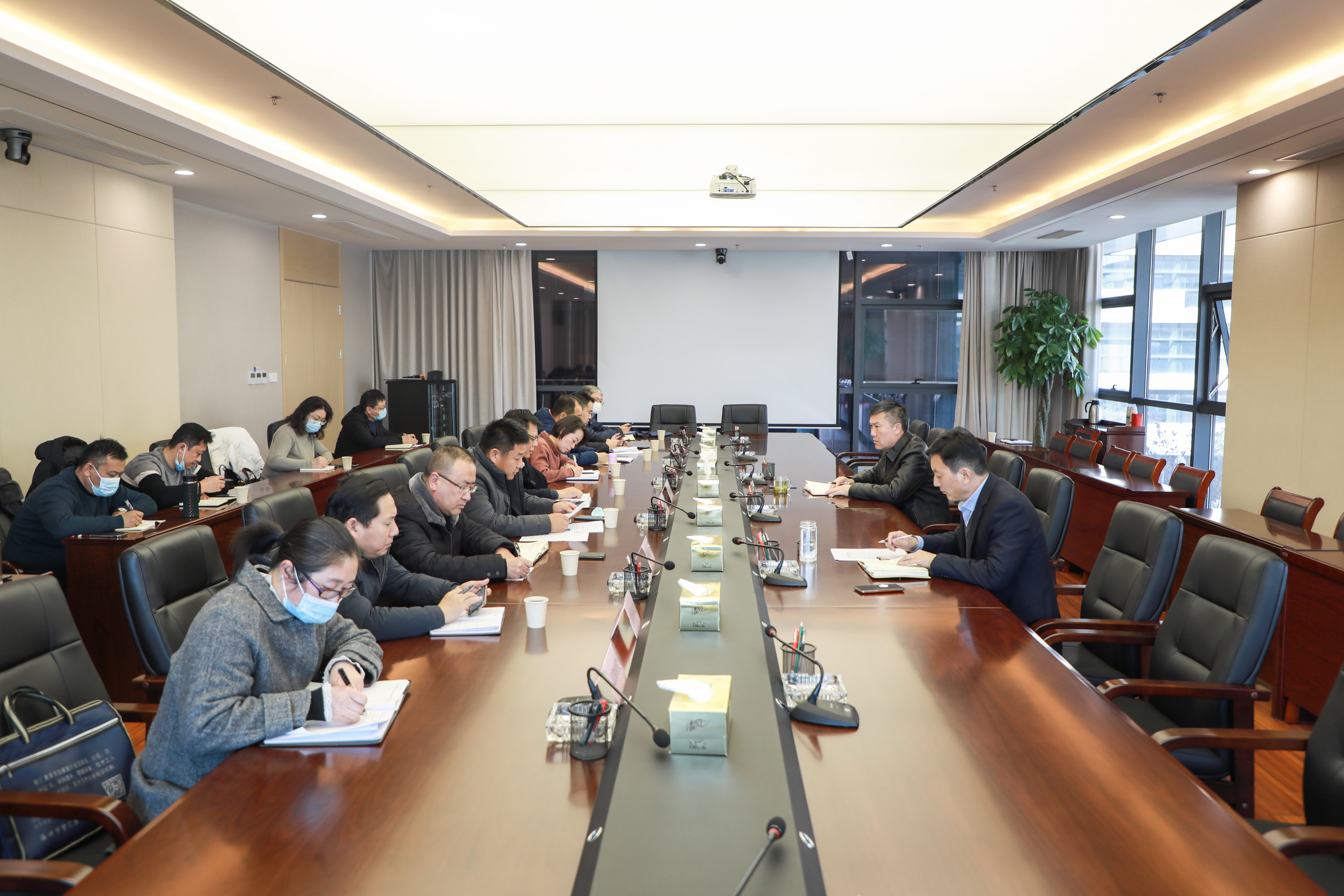 巅峰国际官网集团召开天下文明都会建设事情推进会
