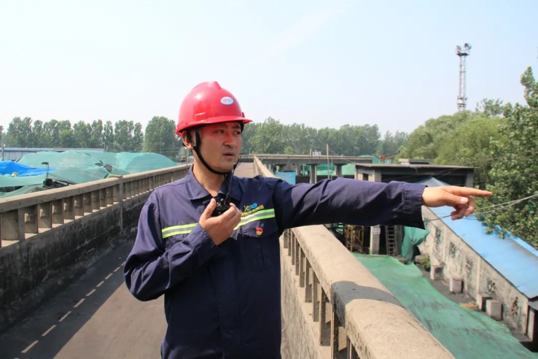 心系客户，，，，倾心折务的先行者——优异共产党员闫龙