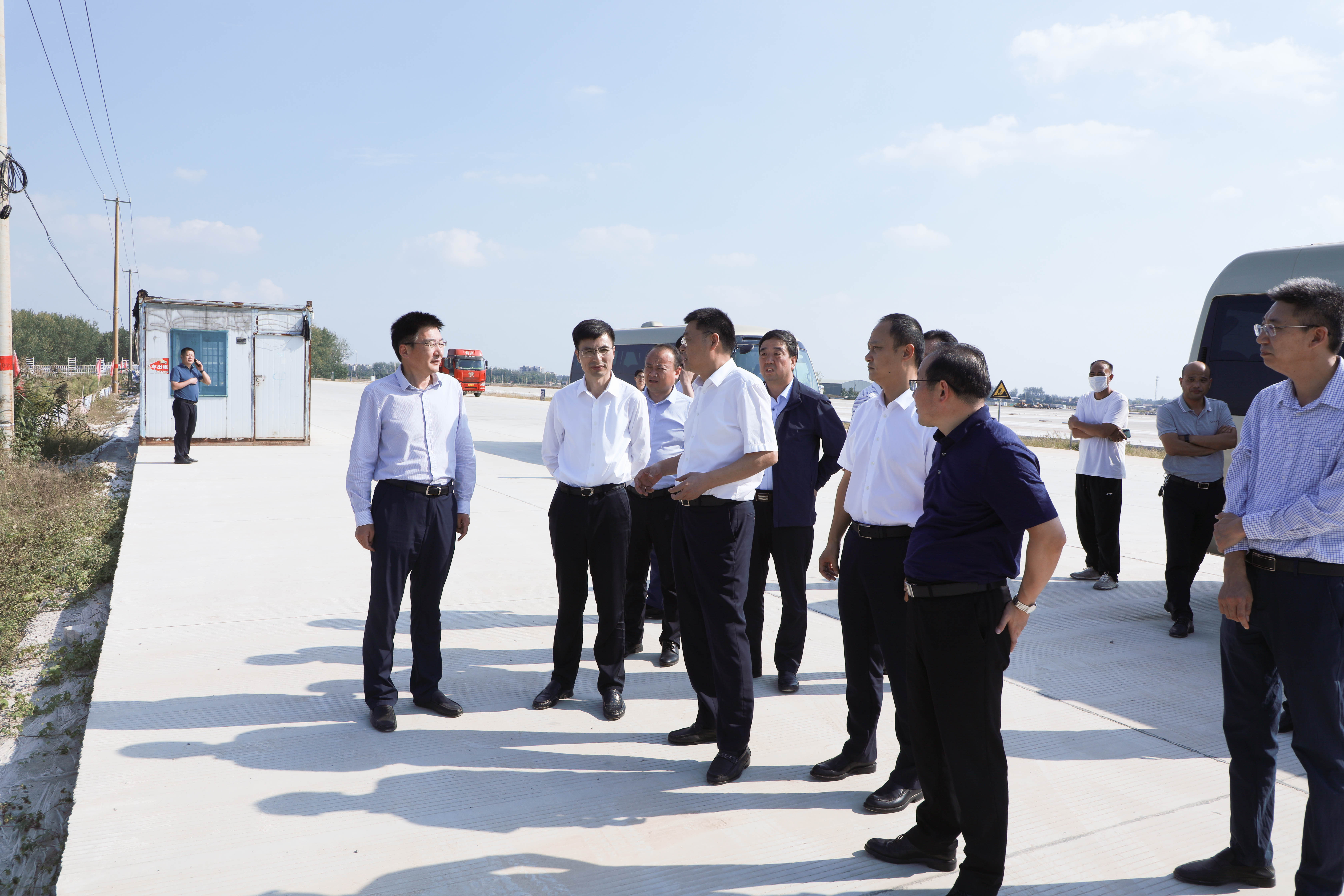 巅峰国际官网集团党委书记、董事长贾泉涌一行赴邳州市政府开展深化相助谈判