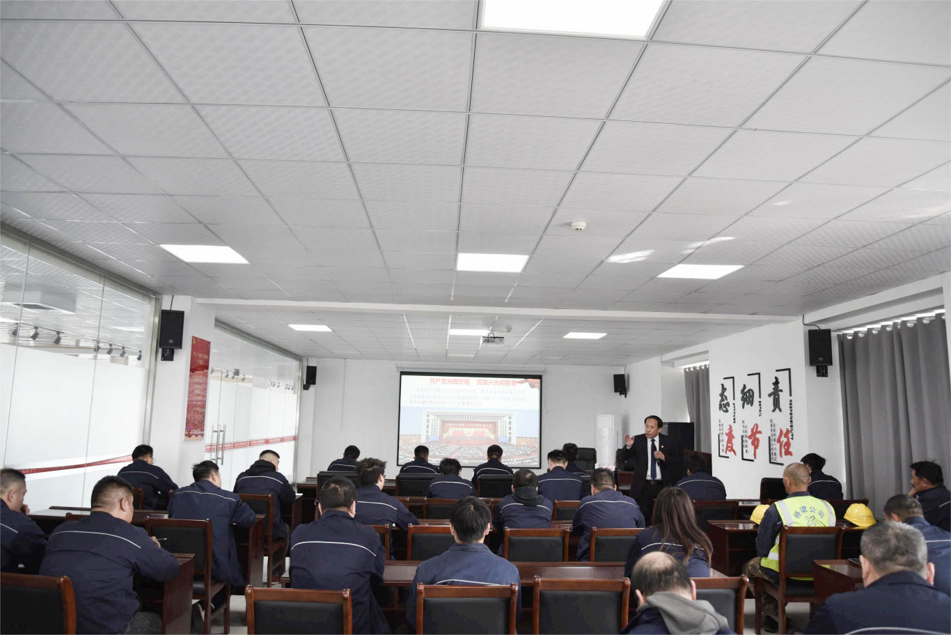 巅峰国际官网至心桥梁公司约请徐州工程学院马克思主义学院副院长周海航宣讲