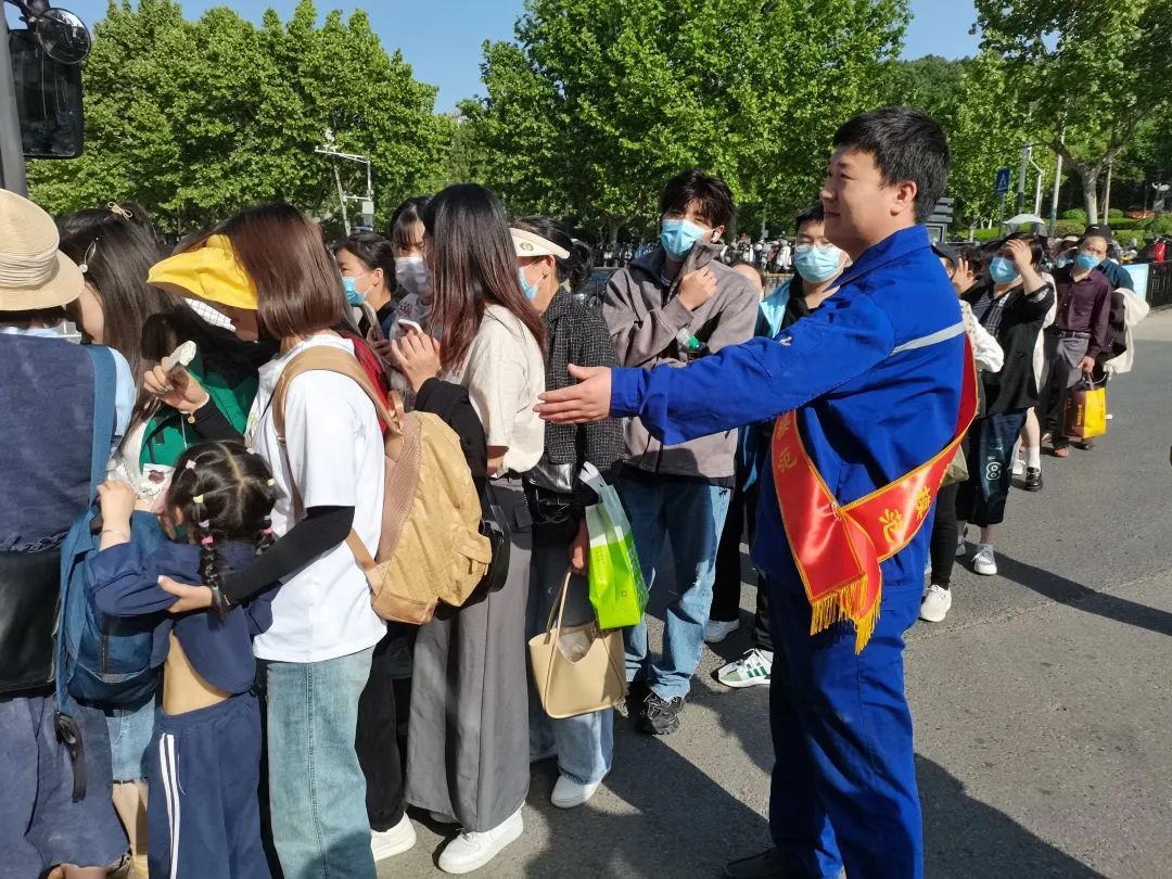 巅峰国际官网集团交出节沐日保畅圆满“答卷”