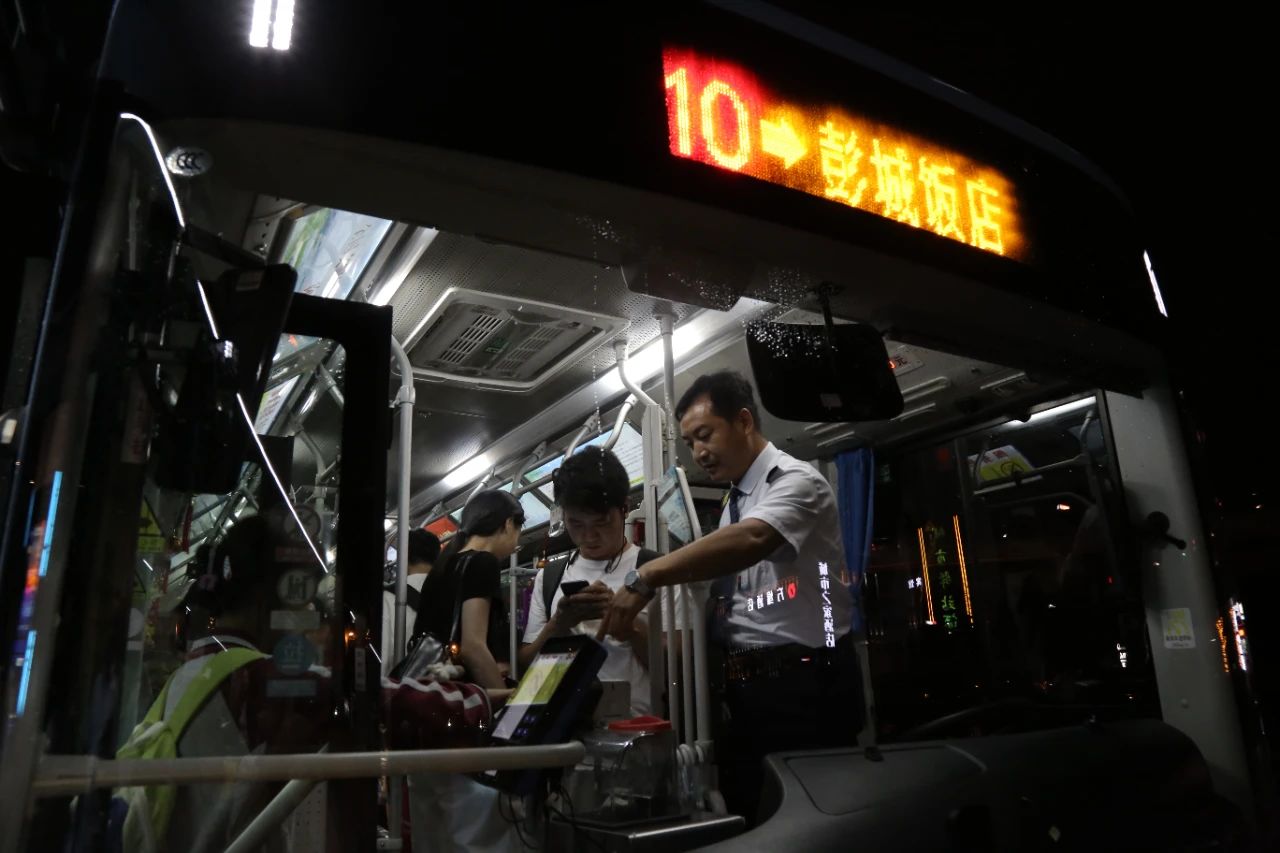 月满中秋，，，徐州公交多措并举包管市民优美出行