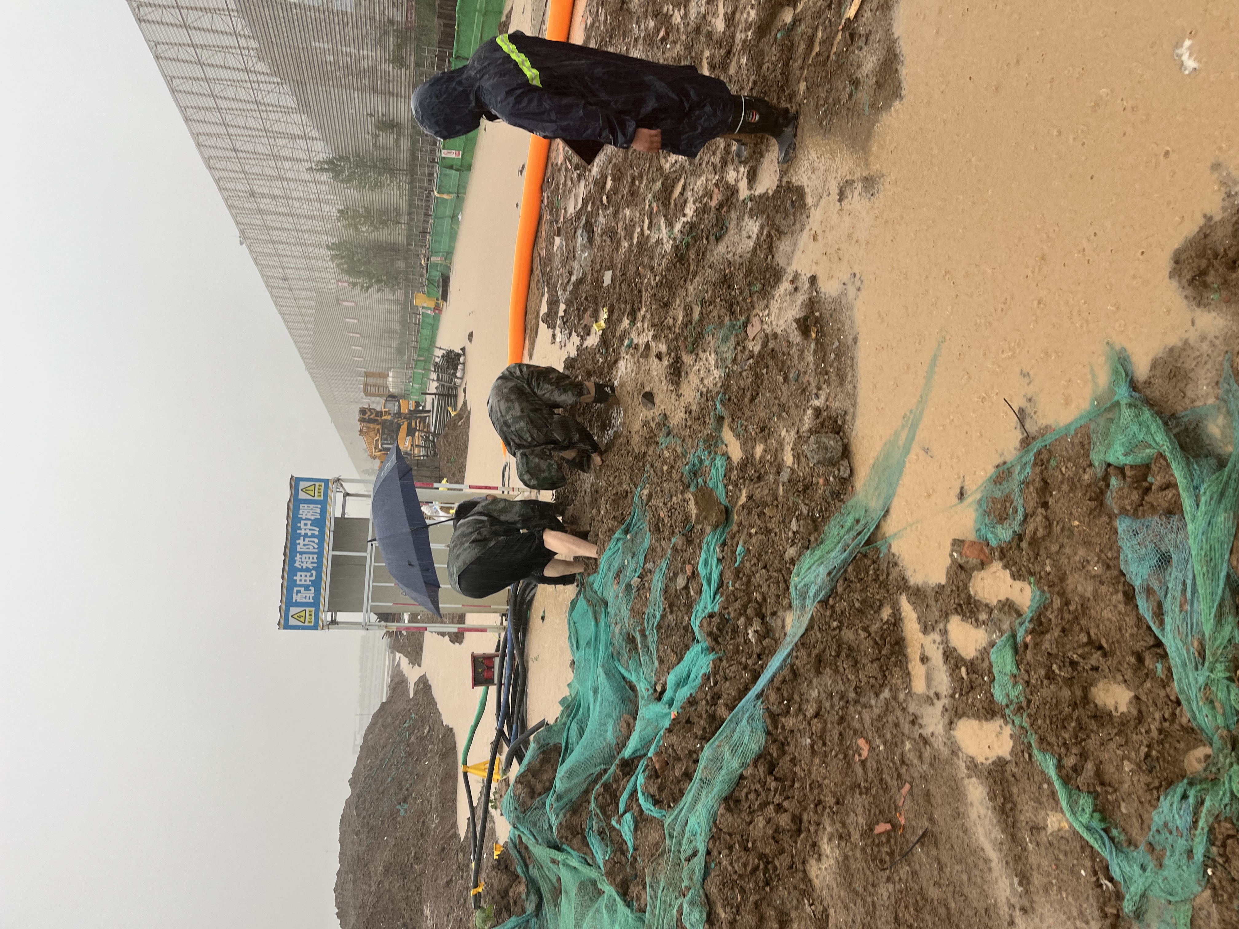 建设治理公司全力筑牢汛期“清静堤坝”