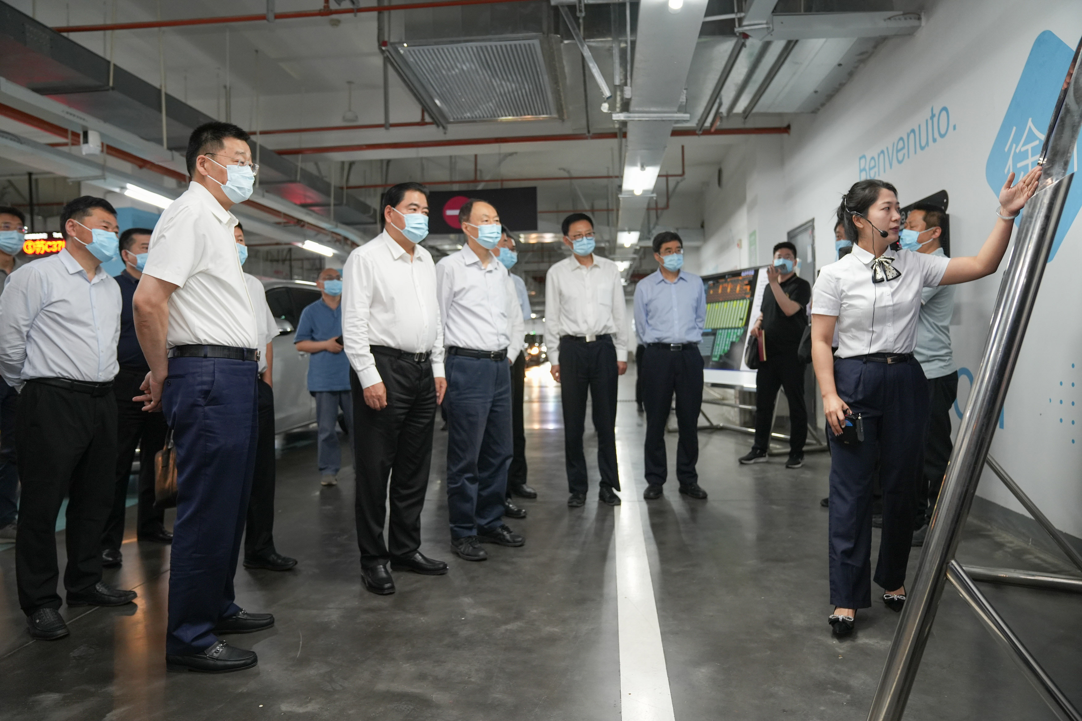 省人大常委会副主任马秋林一行莅临市巅峰国际官网集团调研