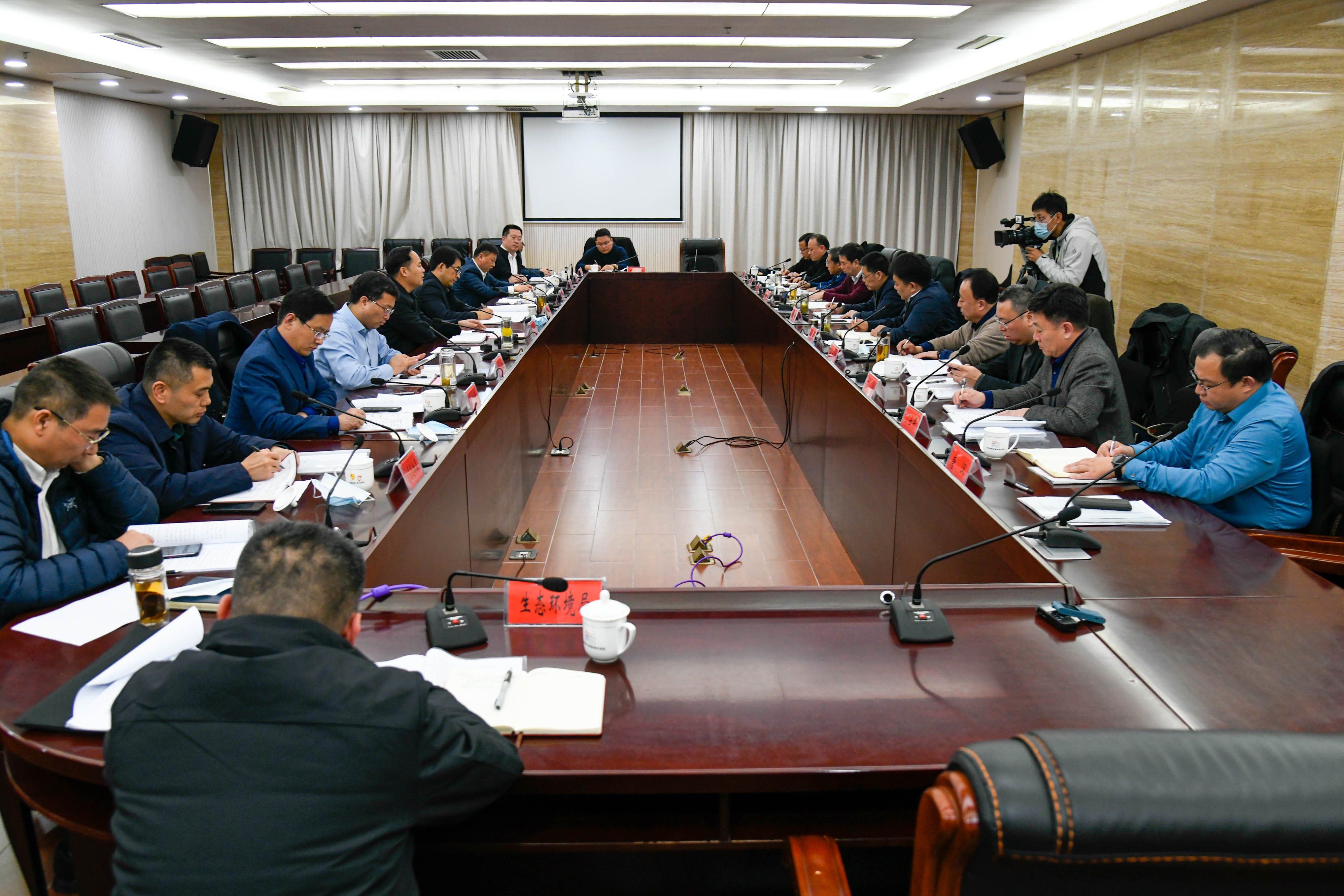 巅峰国际官网集团党委书记、董事长贾泉涌一行赴贾汪区政府座谈