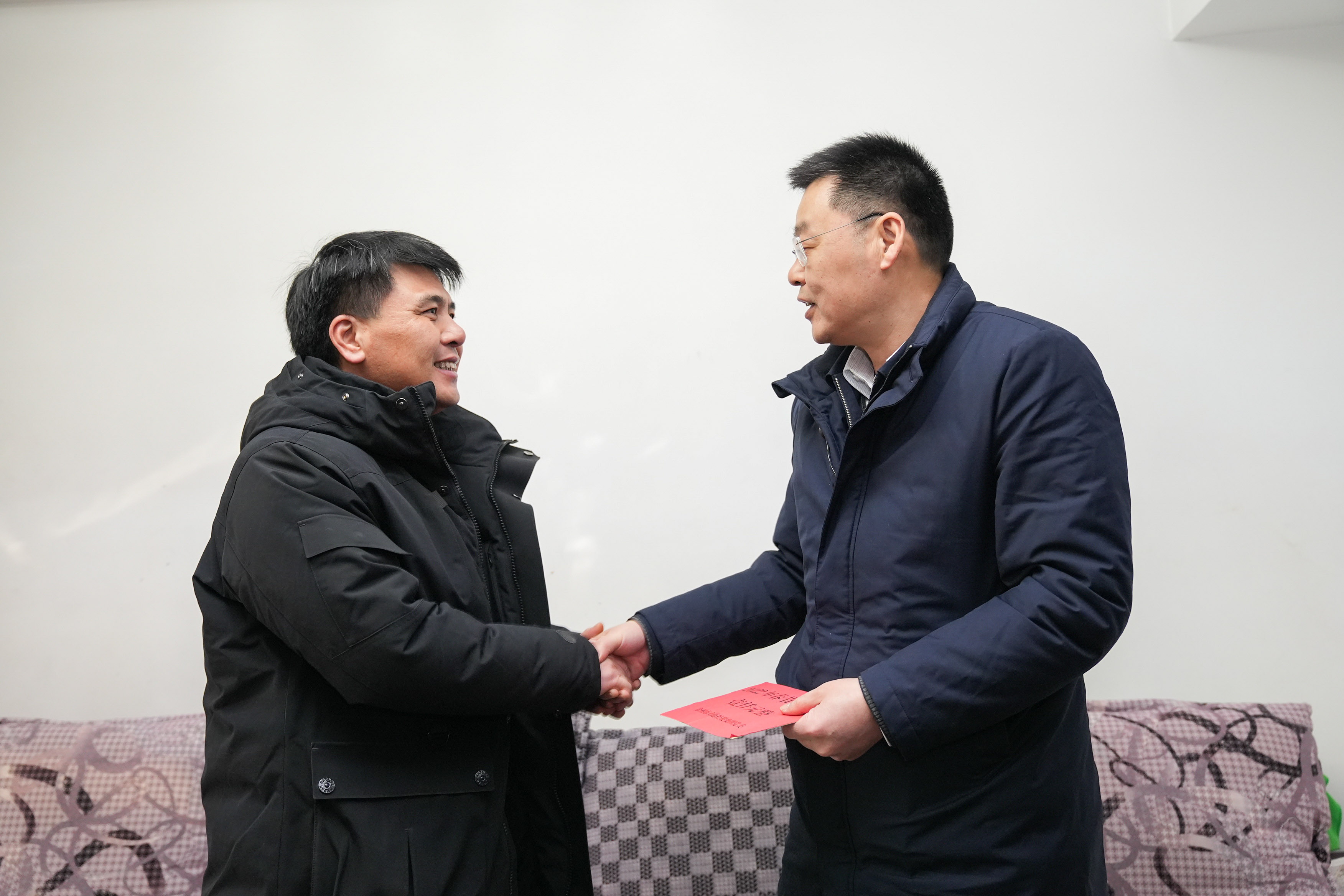 巅峰国际官网集团向导开展节前走访慰问